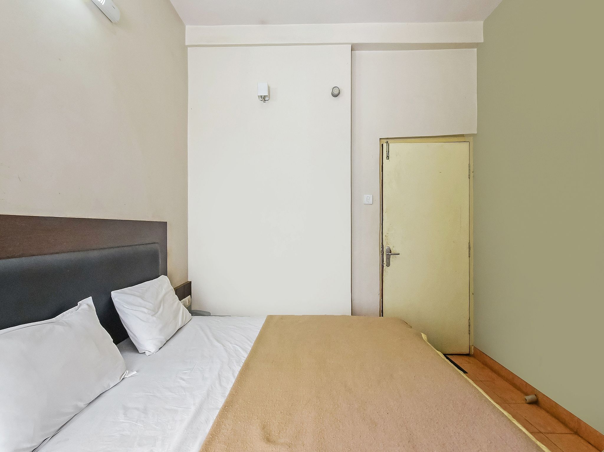 Hotel Airlines Mysuru NON AC ROOM 6