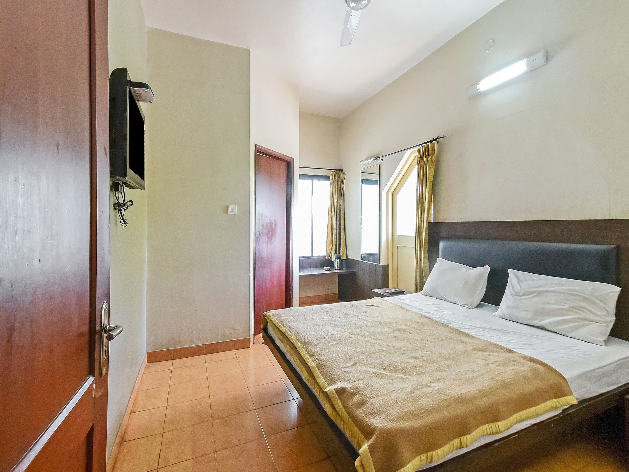 Hotel Airlines Mysuru NON AC ROOM