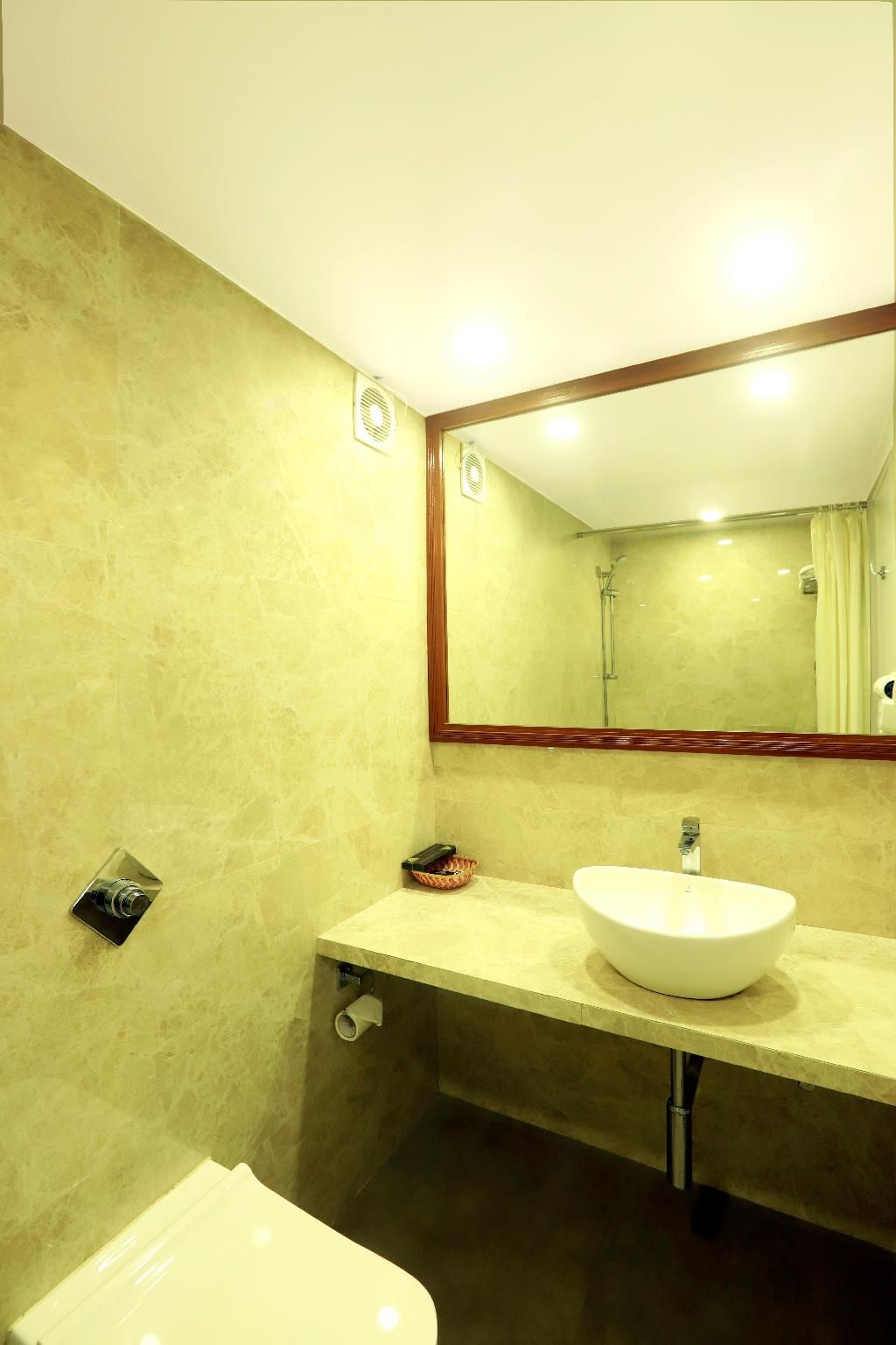 Deluxe AC King or Twin Bed