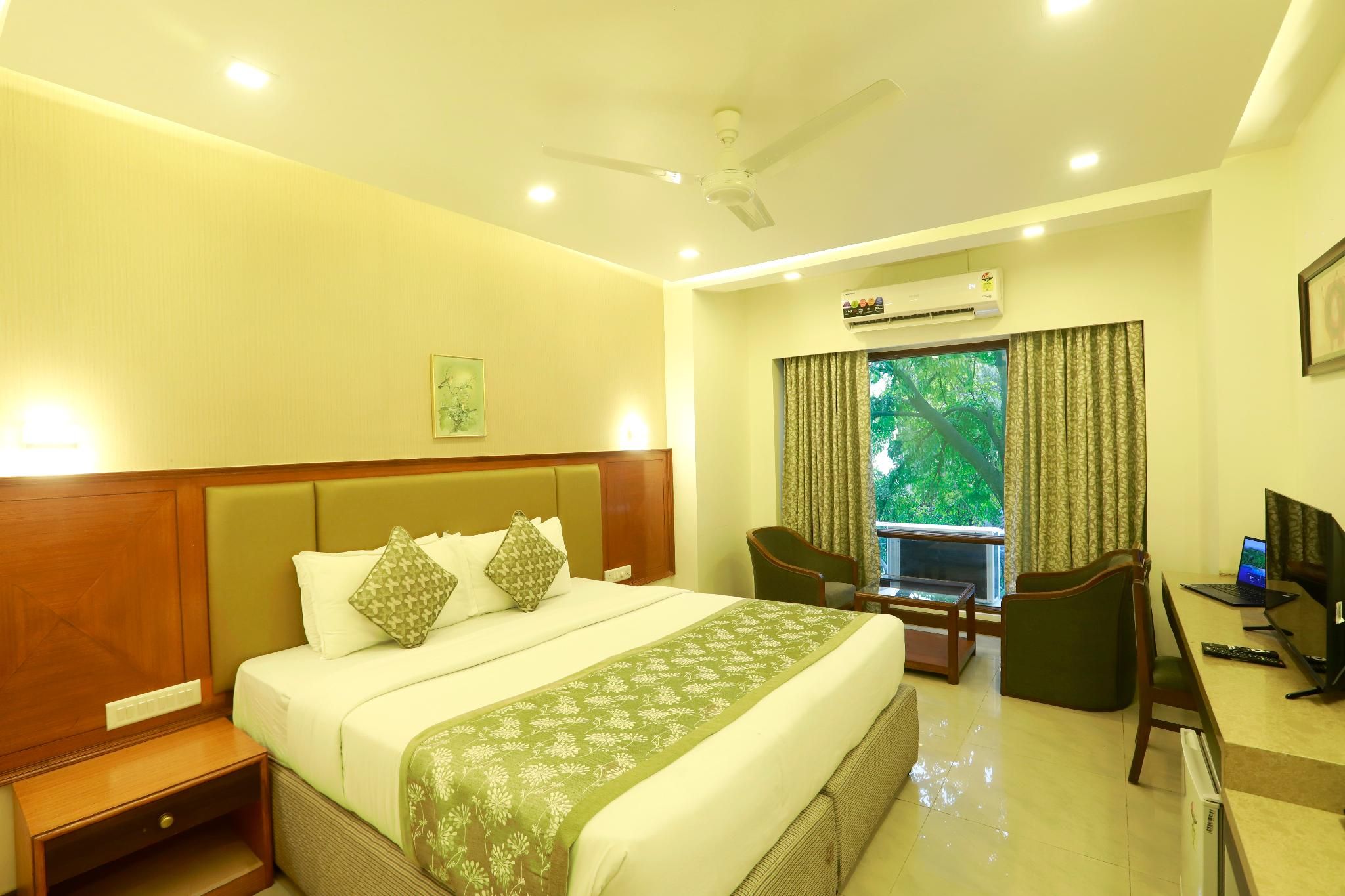 Deluxe AC King or Twin Bed