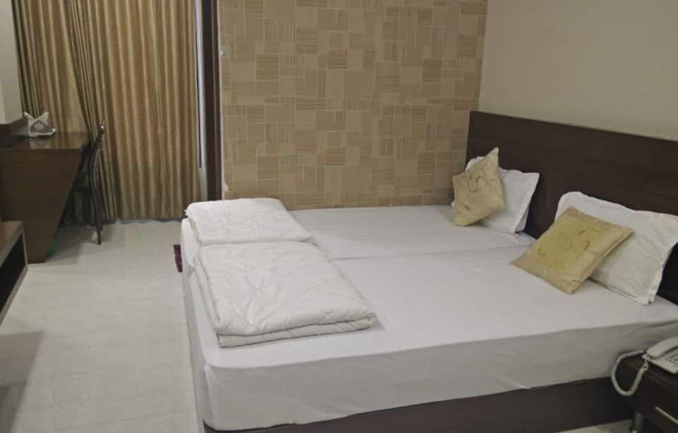 Hotel Shri Khedapati International Delux Room 6