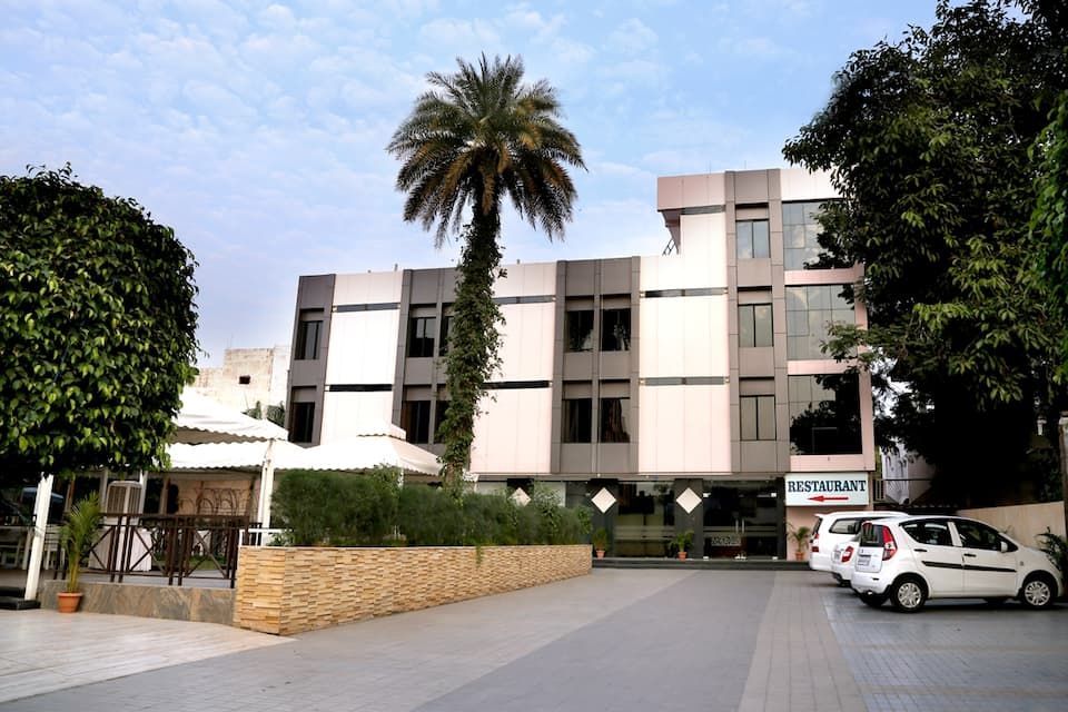 Hotel Shri Khedapati International
