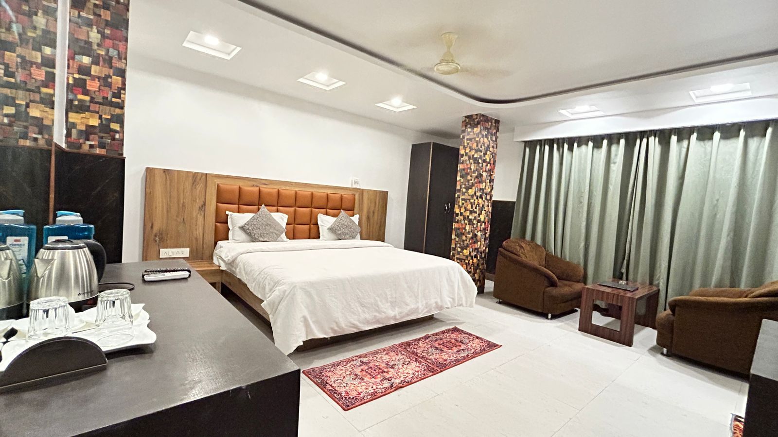 HB INTERNATIONAL ( A Unit of Hotel Rajkamal ) AC Super Deluxe Double Bed 3