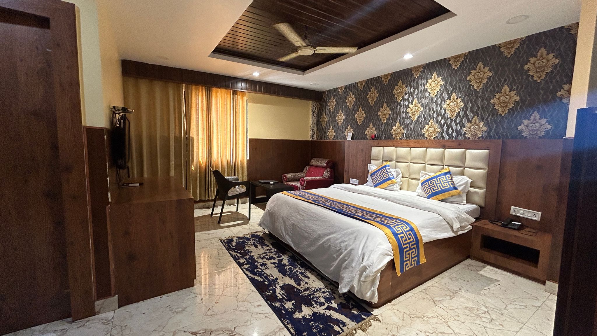 HB INTERNATIONAL ( A Unit of Hotel Rajkamal ) AC Super Deluxe Double Bed 4