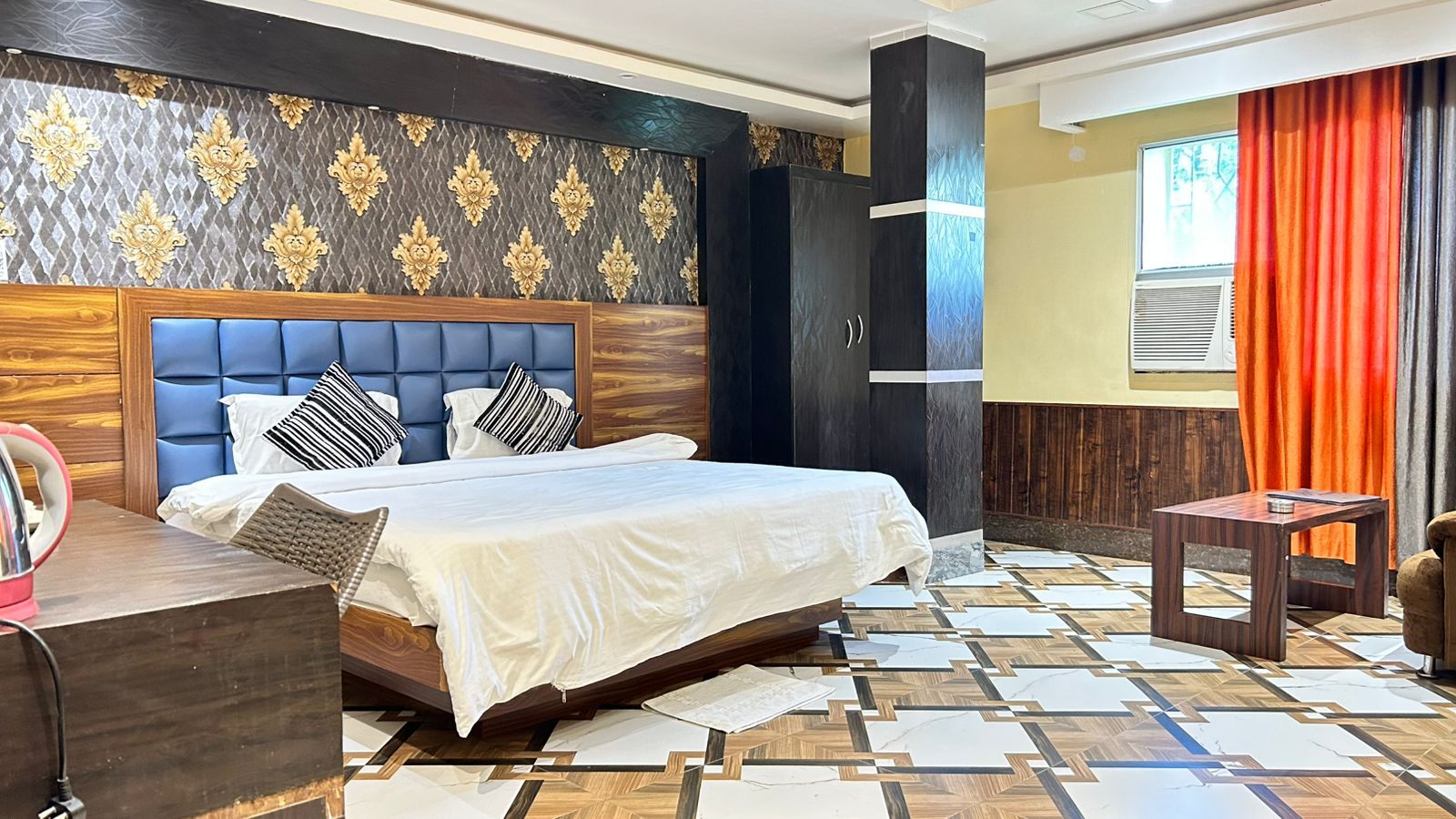 HB INTERNATIONAL ( A Unit of Hotel Rajkamal ) AC Super Deluxe Double Bed 6