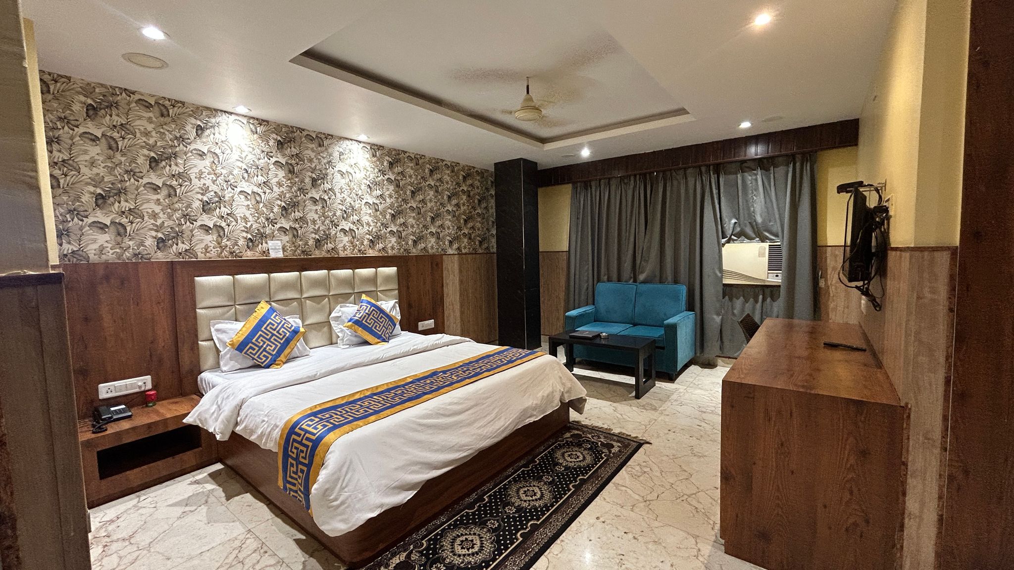 HB INTERNATIONAL ( A Unit of Hotel Rajkamal ) AC Super Deluxe Double Bed 2