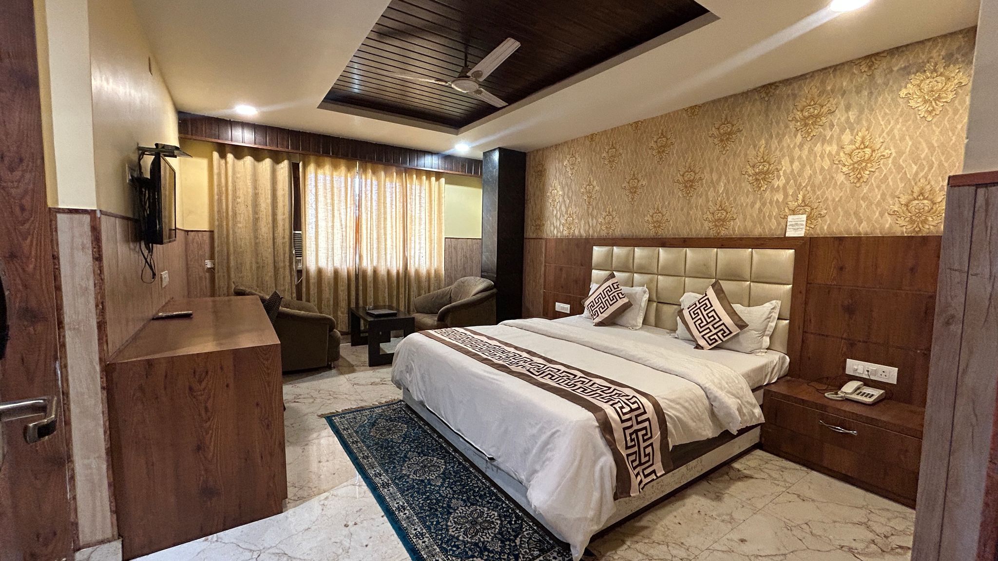 HB INTERNATIONAL ( A Unit of Hotel Rajkamal ) AC Super Deluxe Double Bed