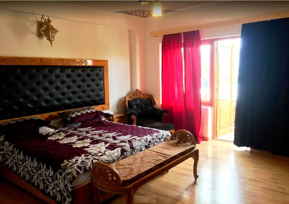 Hotel Grand Himalaya Super Deluxe Room 5