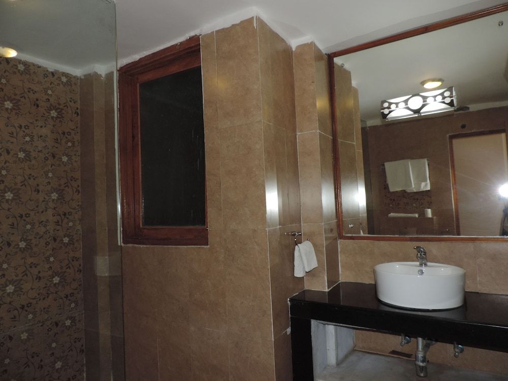 Hotel Grand Himalaya Super Deluxe Room 9