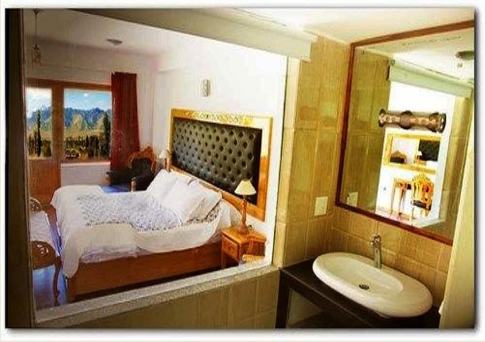 Hotel Grand Himalaya Super Deluxe Room 7
