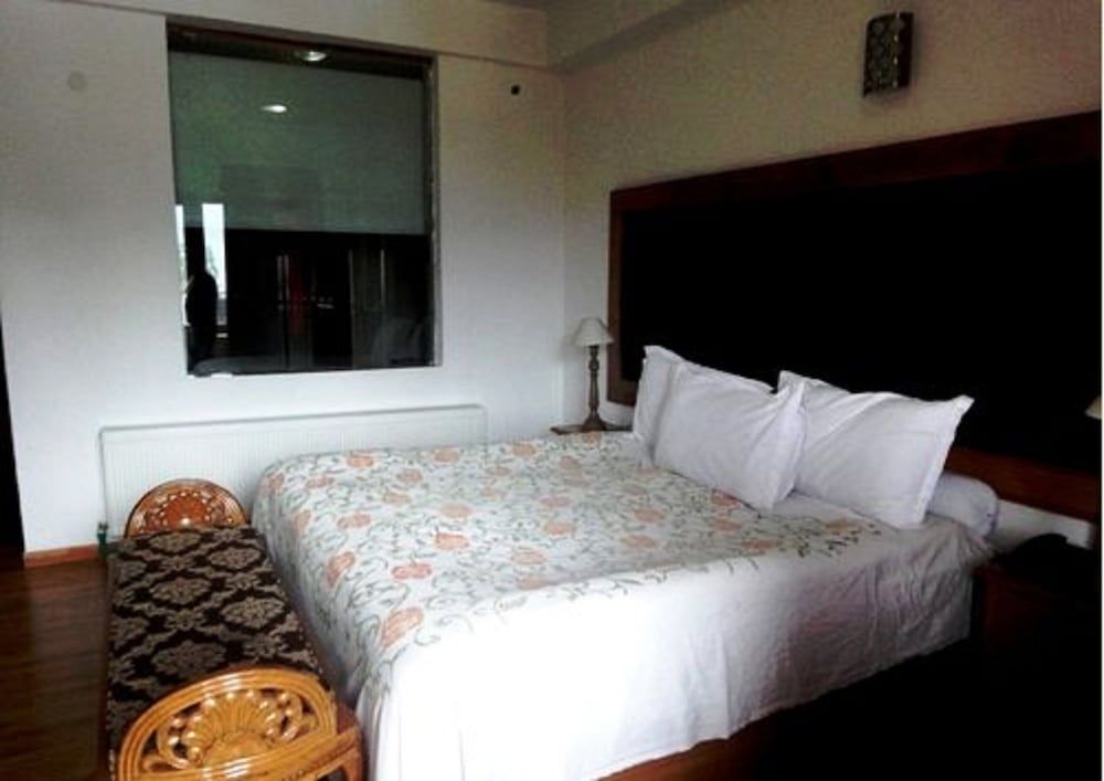 Hotel Grand Himalaya Super Deluxe Room 4