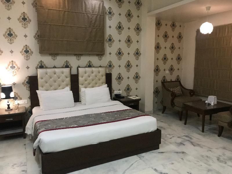 Hotel Leela Grande Club Luxuria 30