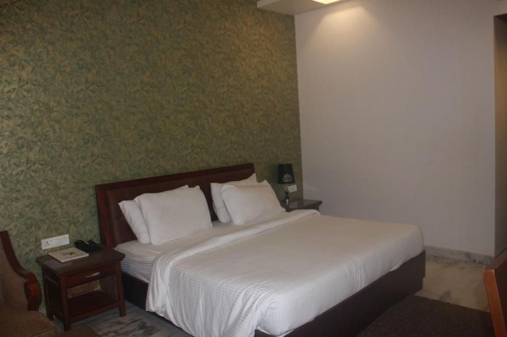 Hotel Leela Grande Club Luxuria 9