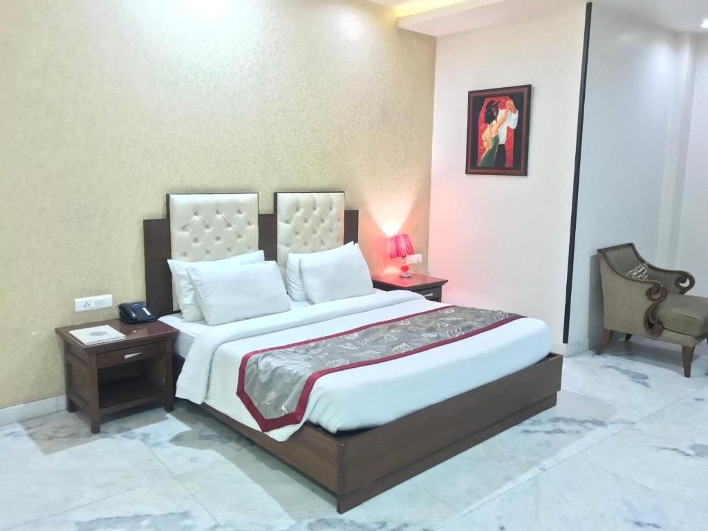 Hotel Leela Grande Club Luxuria 5