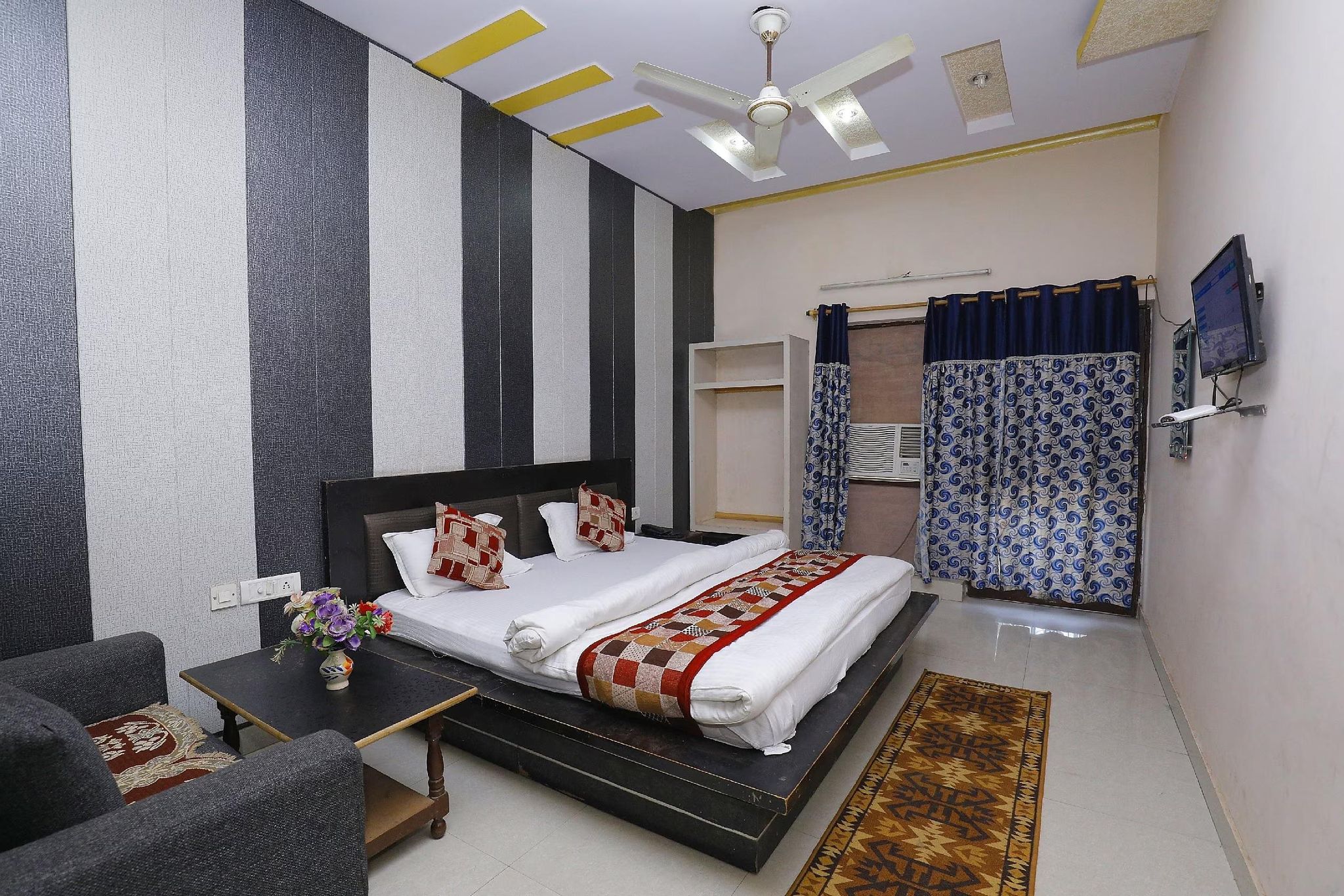 undefined Hotel New Bakshi House 4