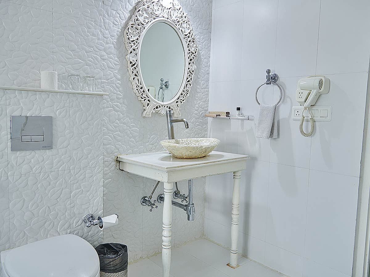 WelcomHeritage Traditional Haveli Heritage Suite Room 15