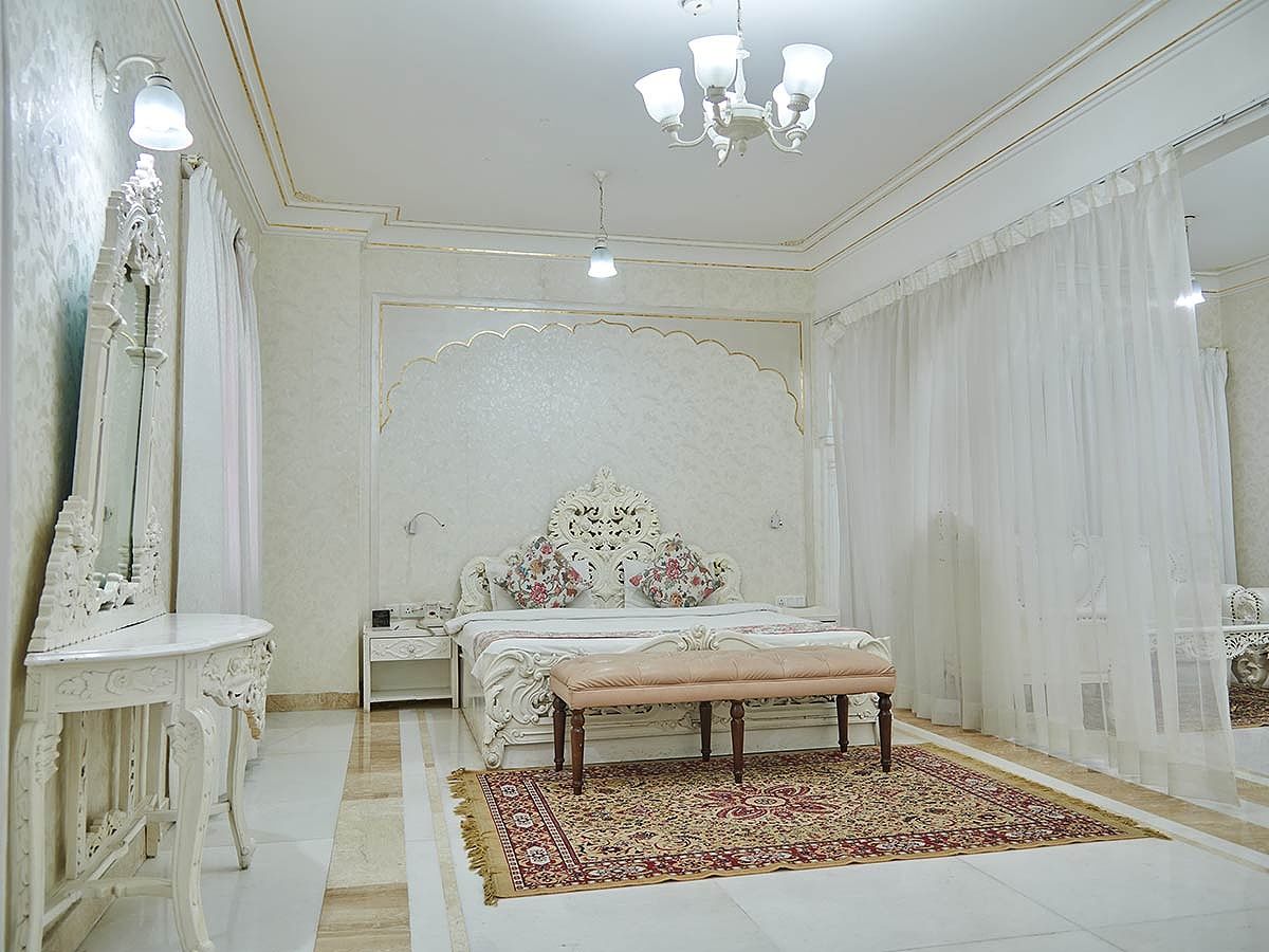 WelcomHeritage Traditional Haveli Heritage Suite Room 11