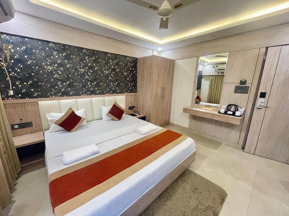 The Royal bengal Deluxe AC Double Bed Room 5