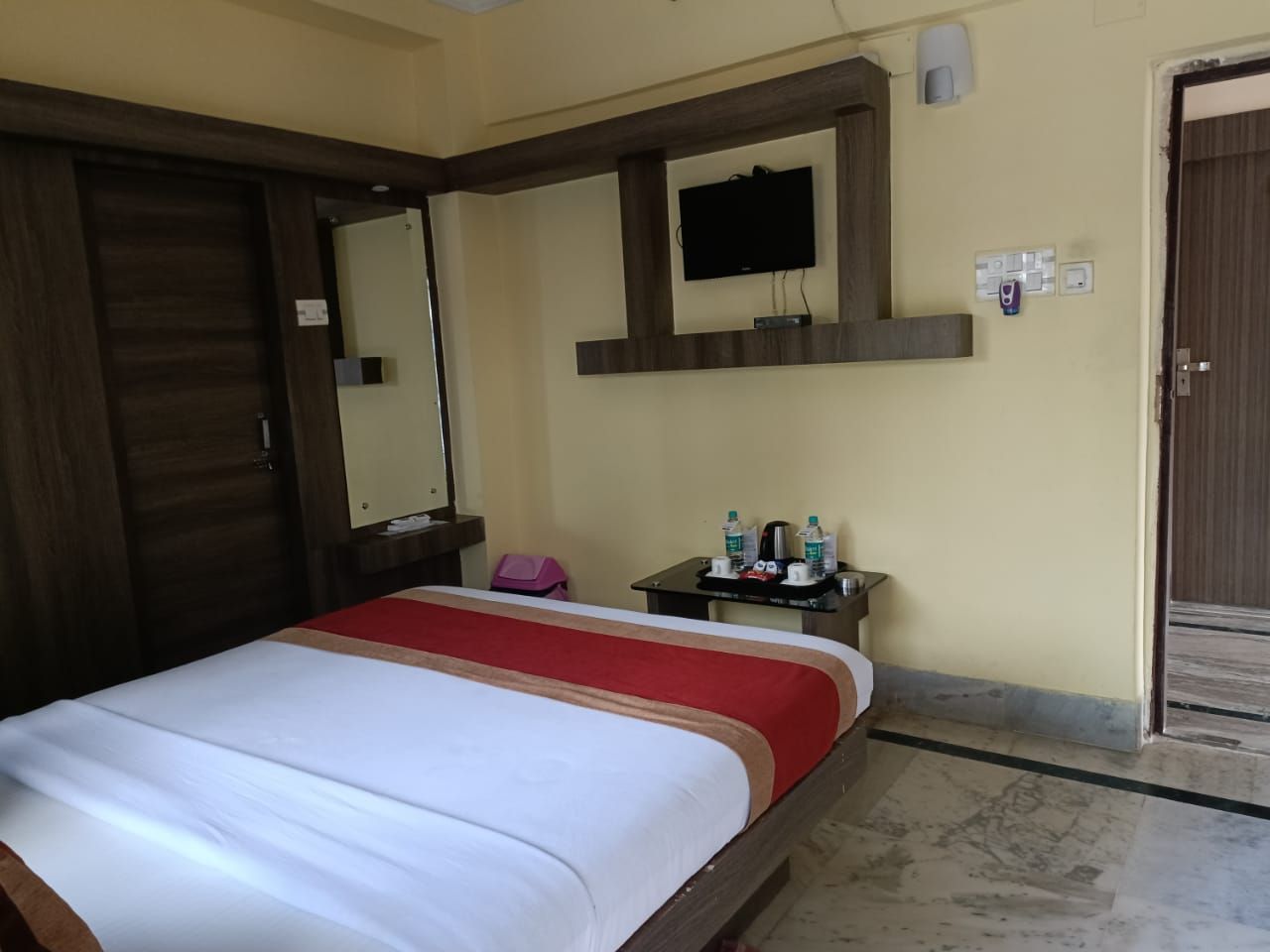 The Royal bengal Deluxe AC Double Bed Room 4