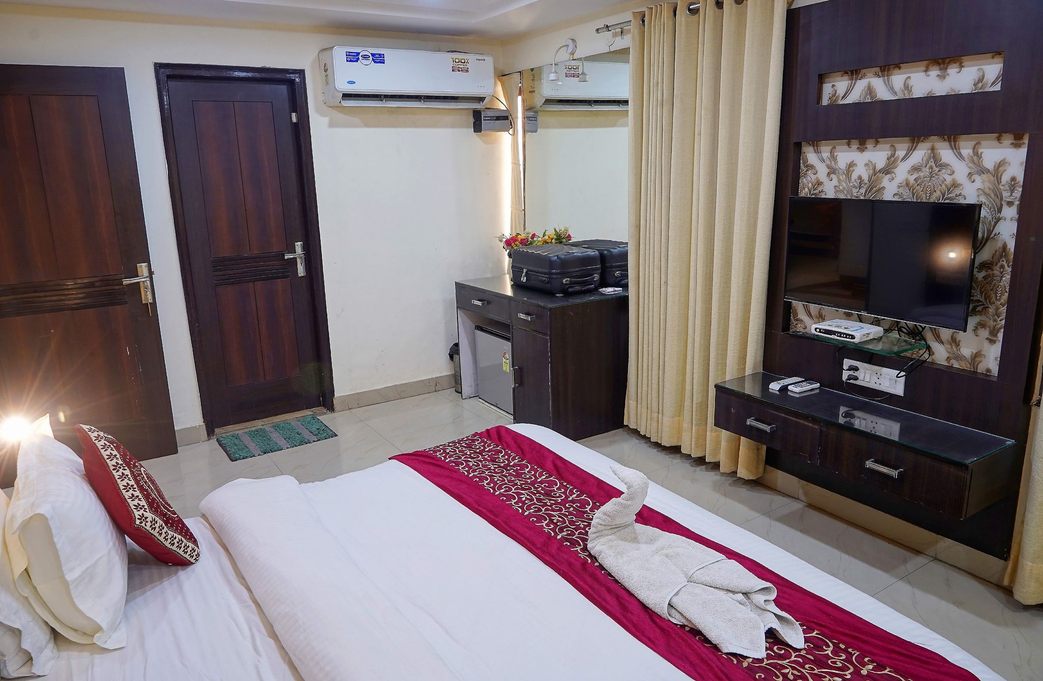 Hotel Vikrant Semi Deluxe Room