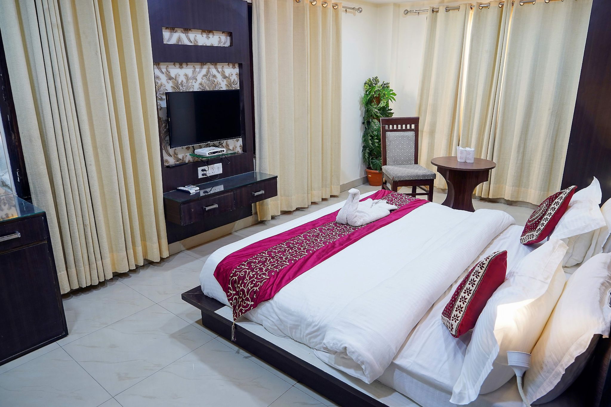 Hotel Vikrant Semi Deluxe Room 3