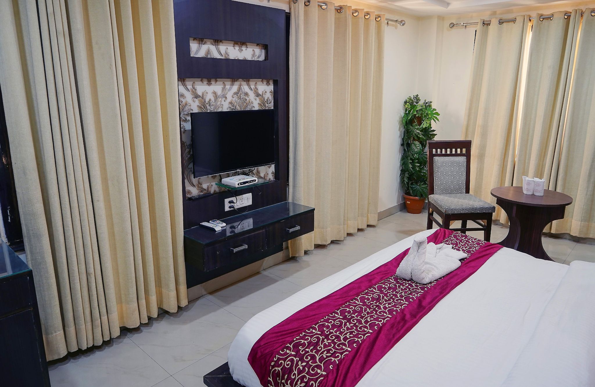 Hotel Vikrant Semi Deluxe Room 4
