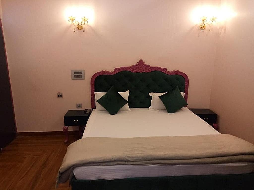 Maya Hotel & Restaurant Deluxe Double Room 2