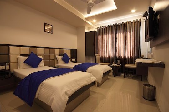 Executive Twin Bed Room