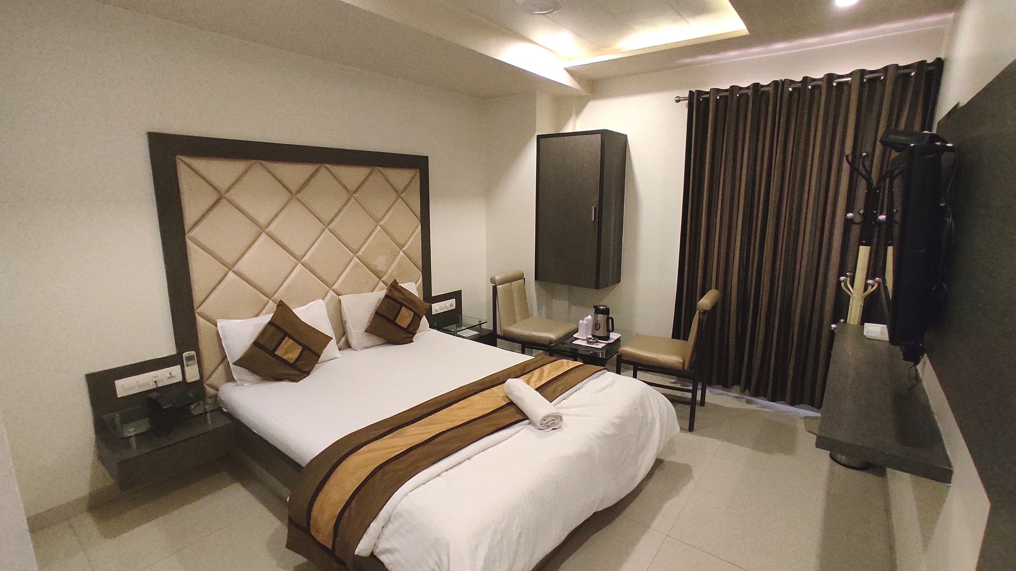 Hotel Flair Inn Executive Queen Bed Room 4