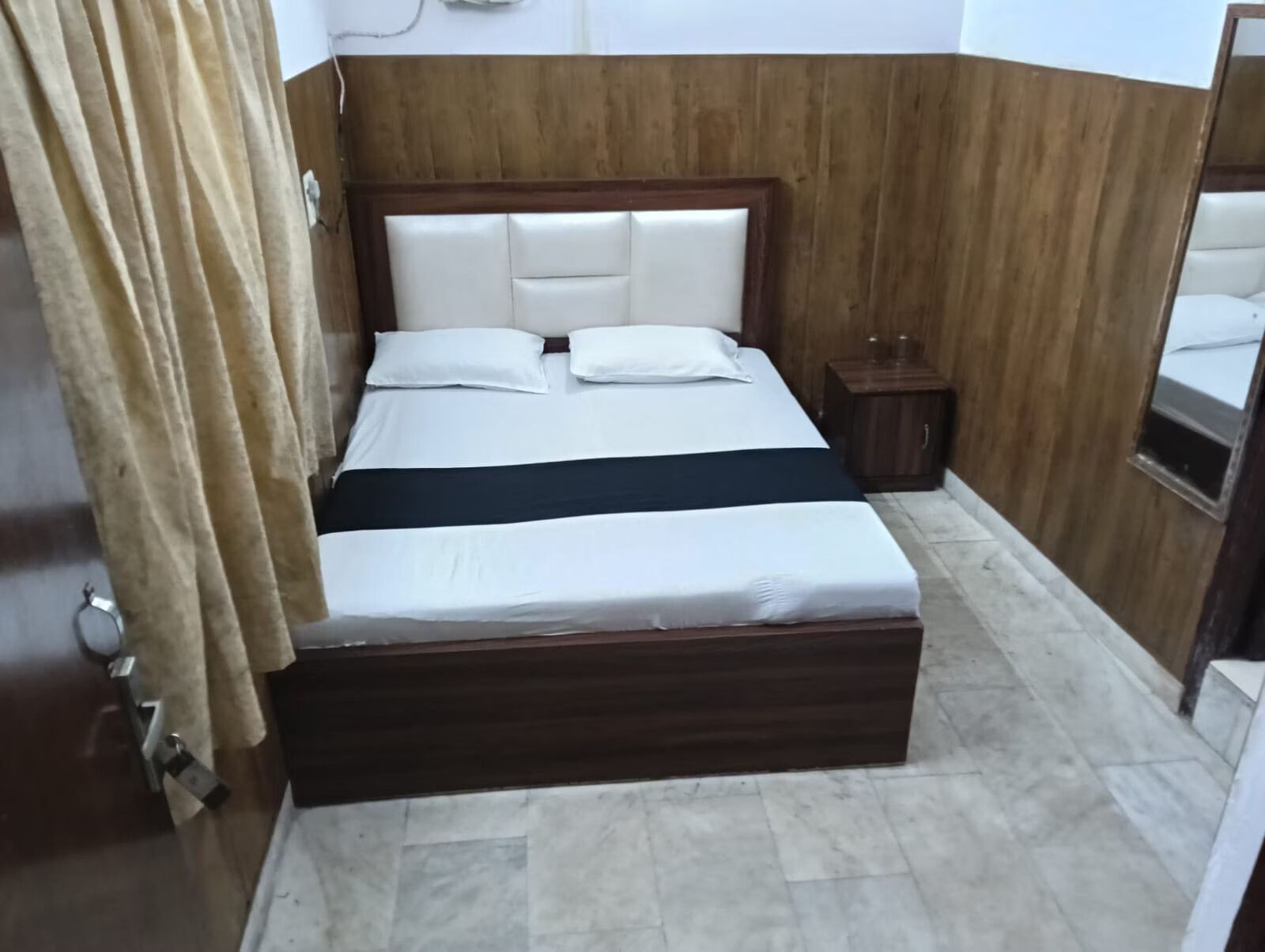 Hotel Shree Nath Suite