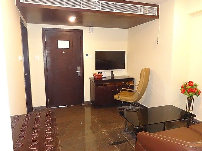EXECUTIVE SUITE
