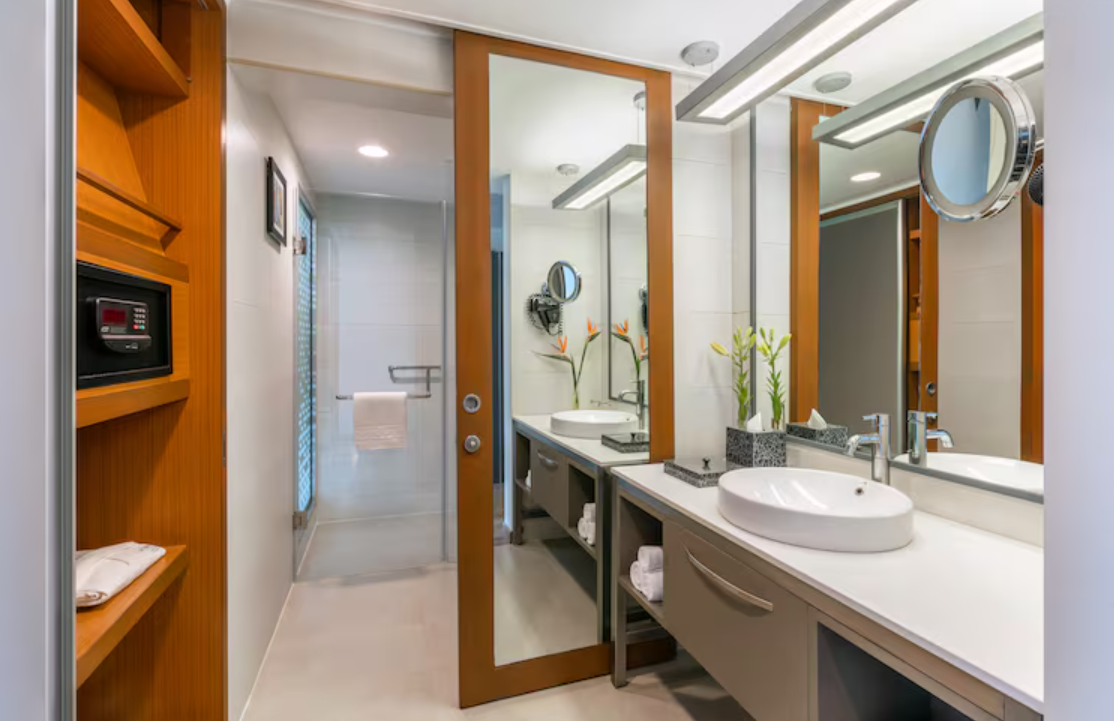 Deluxe Room King Bed