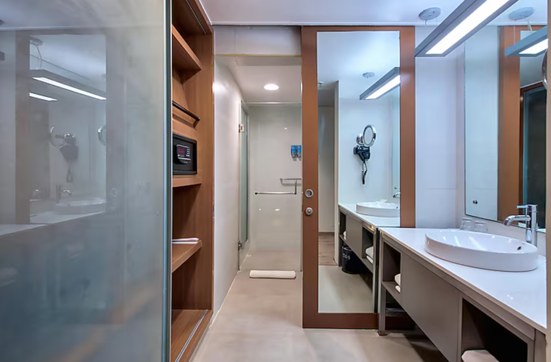 Deluxe Room King Bed