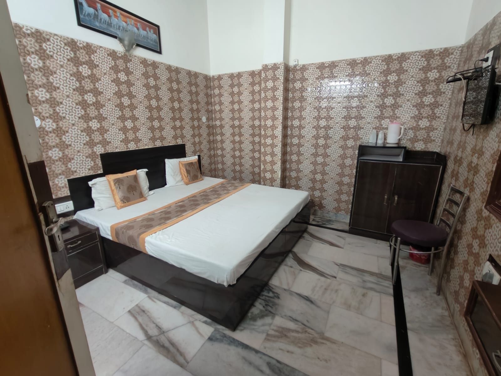 Hotel Sarwan STANDARD ROOM 10