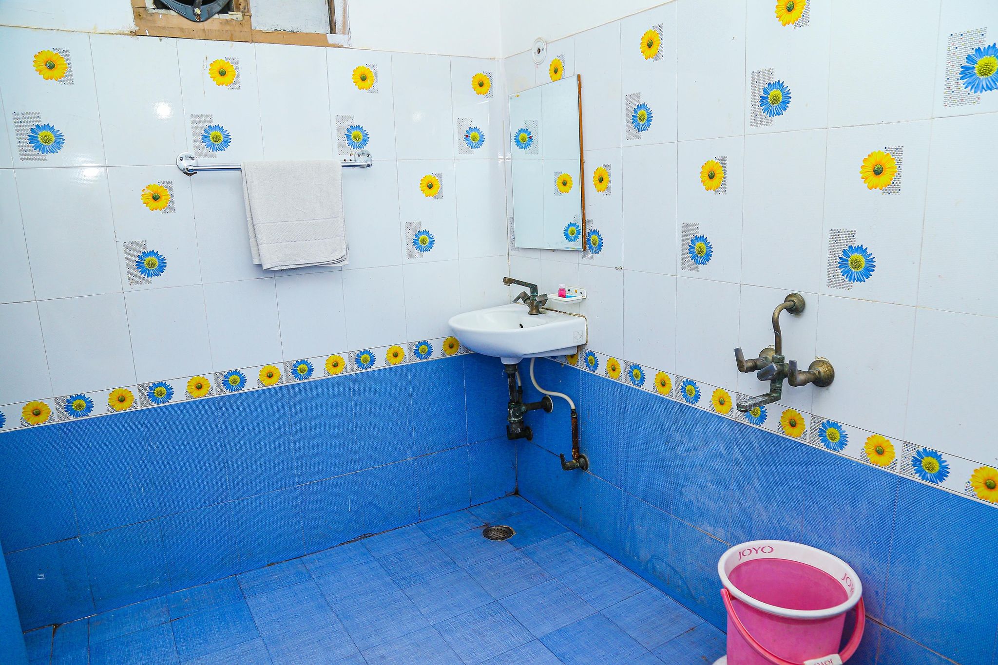 Hotel Riya Palace - Idgah Railway Station Agra Deluxe Room 11