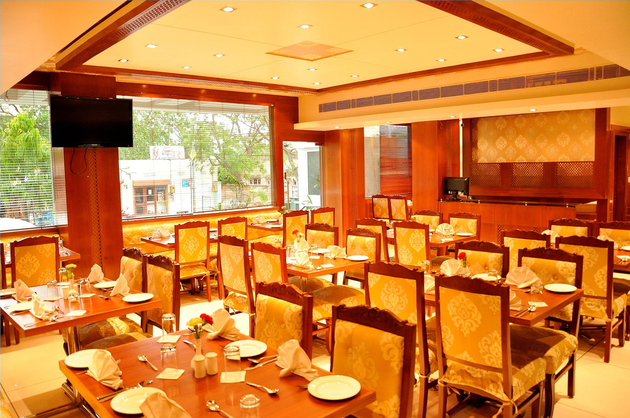 Food & Dining
