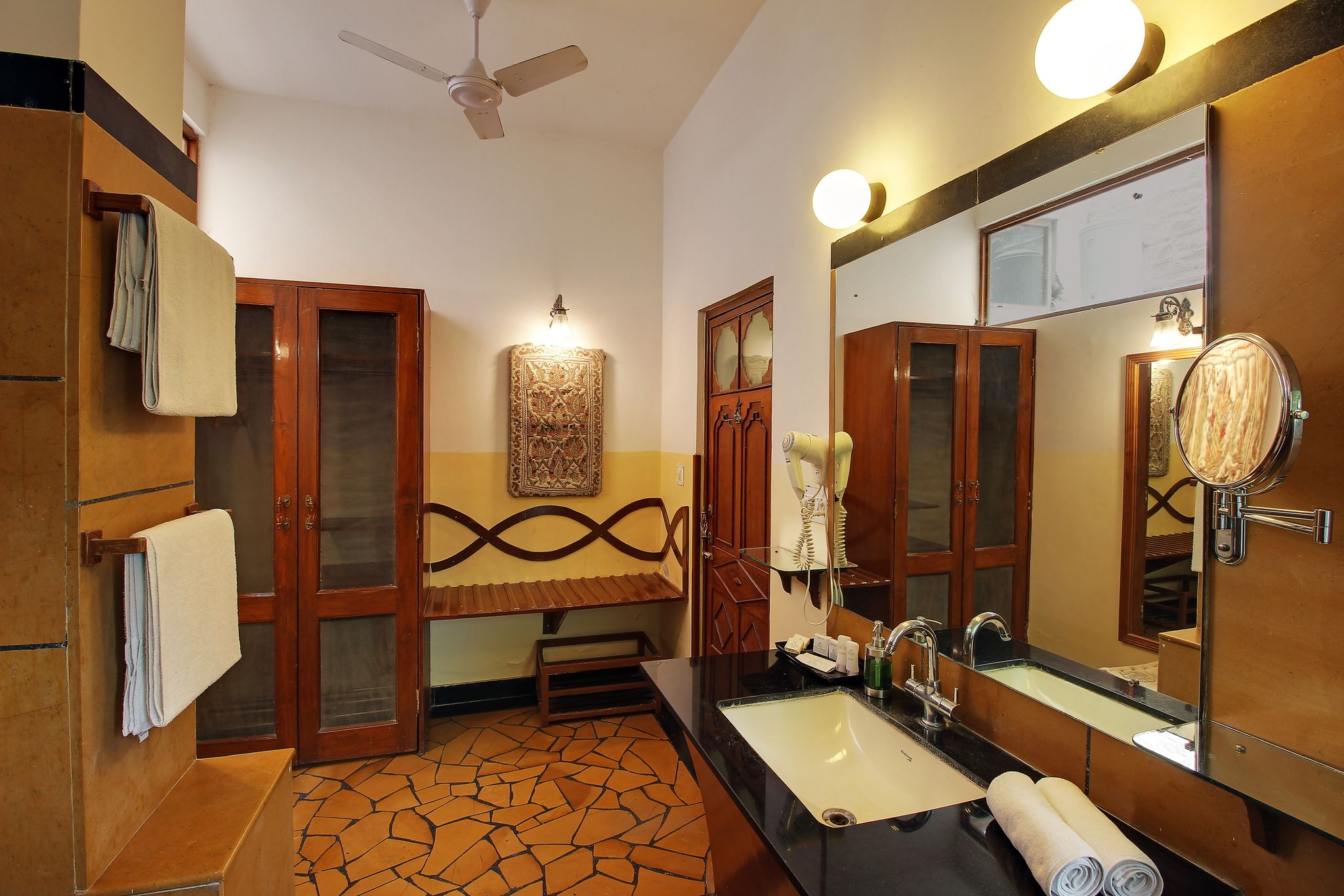 Hotel Inn Season - A Heritage Hotel in Jodhpur AC Luxury Suites Double Bed Room 16
