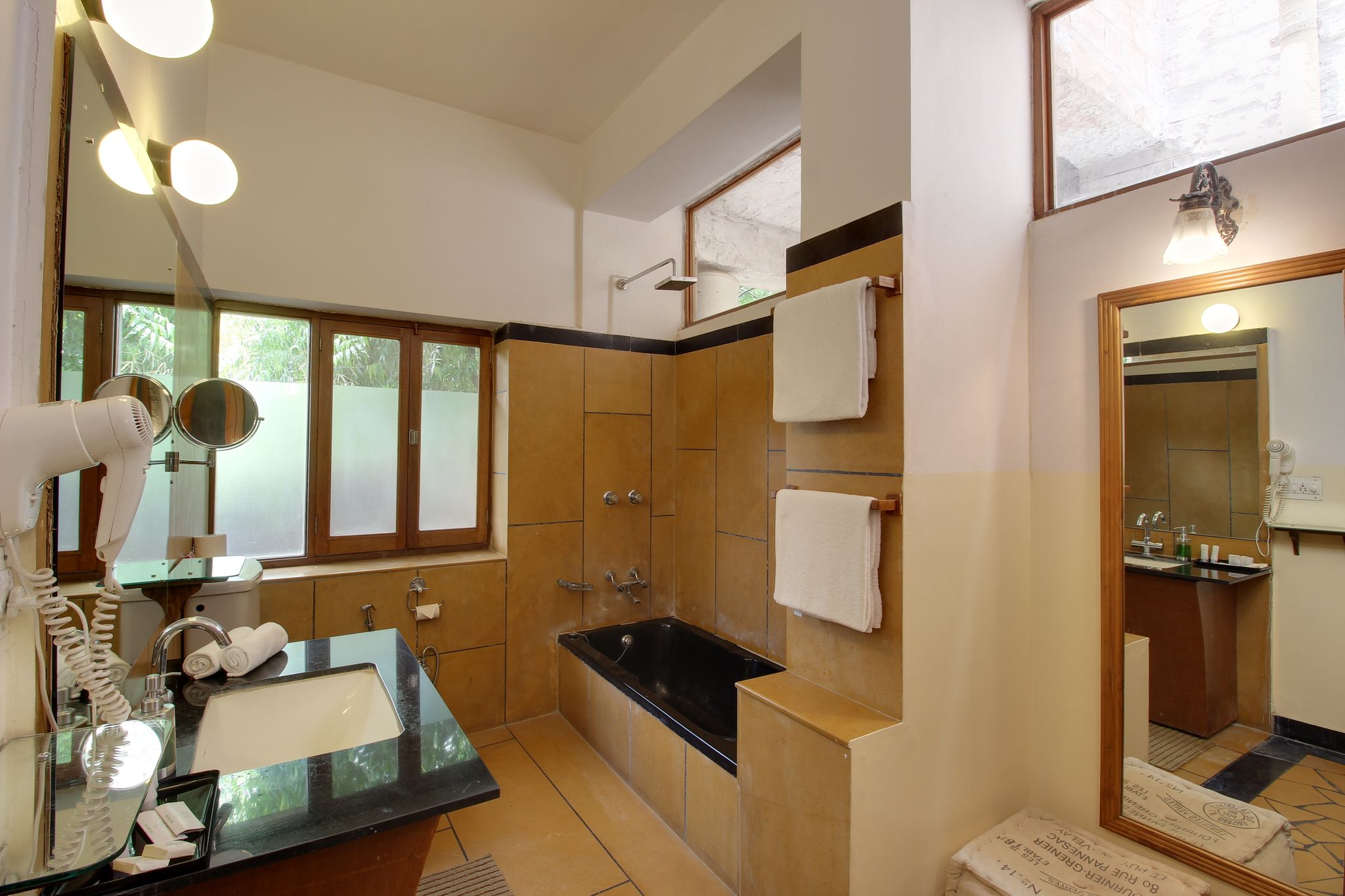 Hotel Inn Season - A Heritage Hotel in Jodhpur AC Luxury Suites Double Bed Room 11