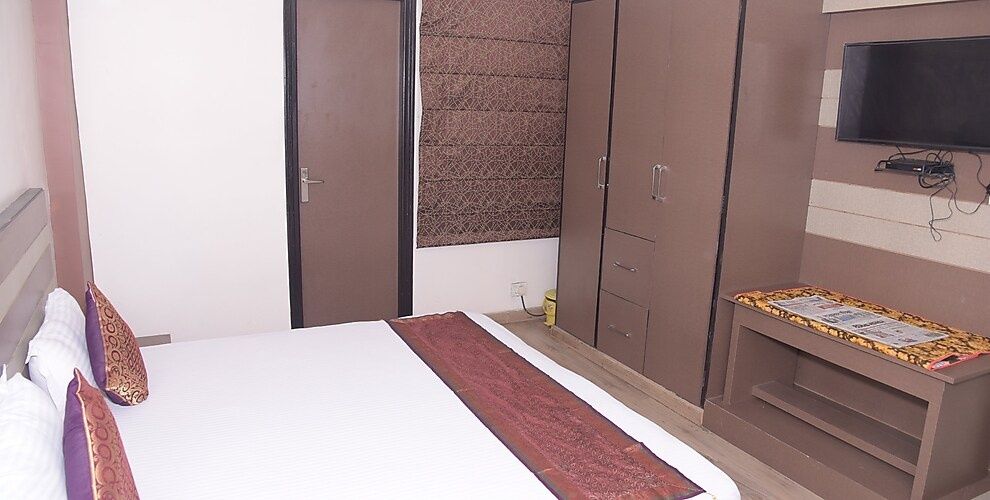 Hotel Pearl Deluxe Room with Free Wifi 5