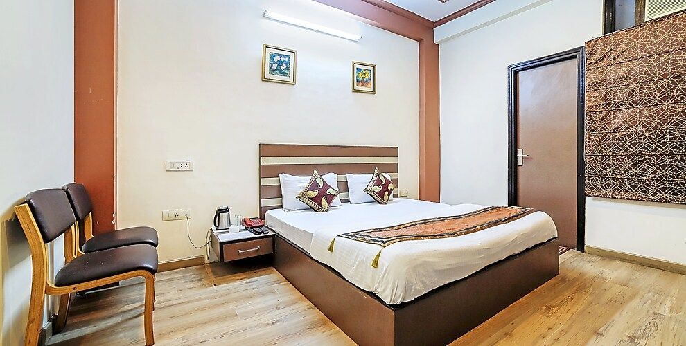 Hotel Pearl Deluxe Room with Free Wifi 2