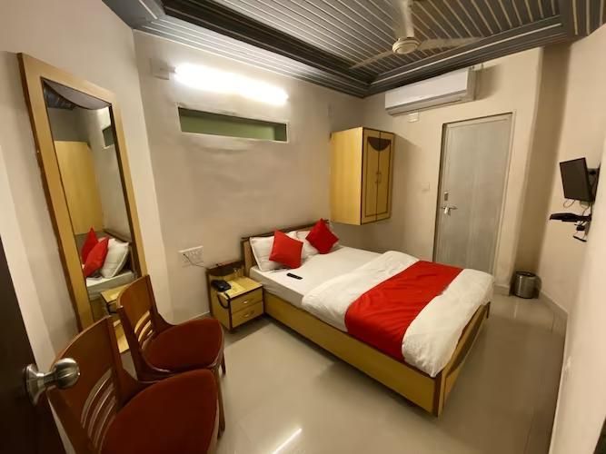 Hotel Riverfront Economy Room 5