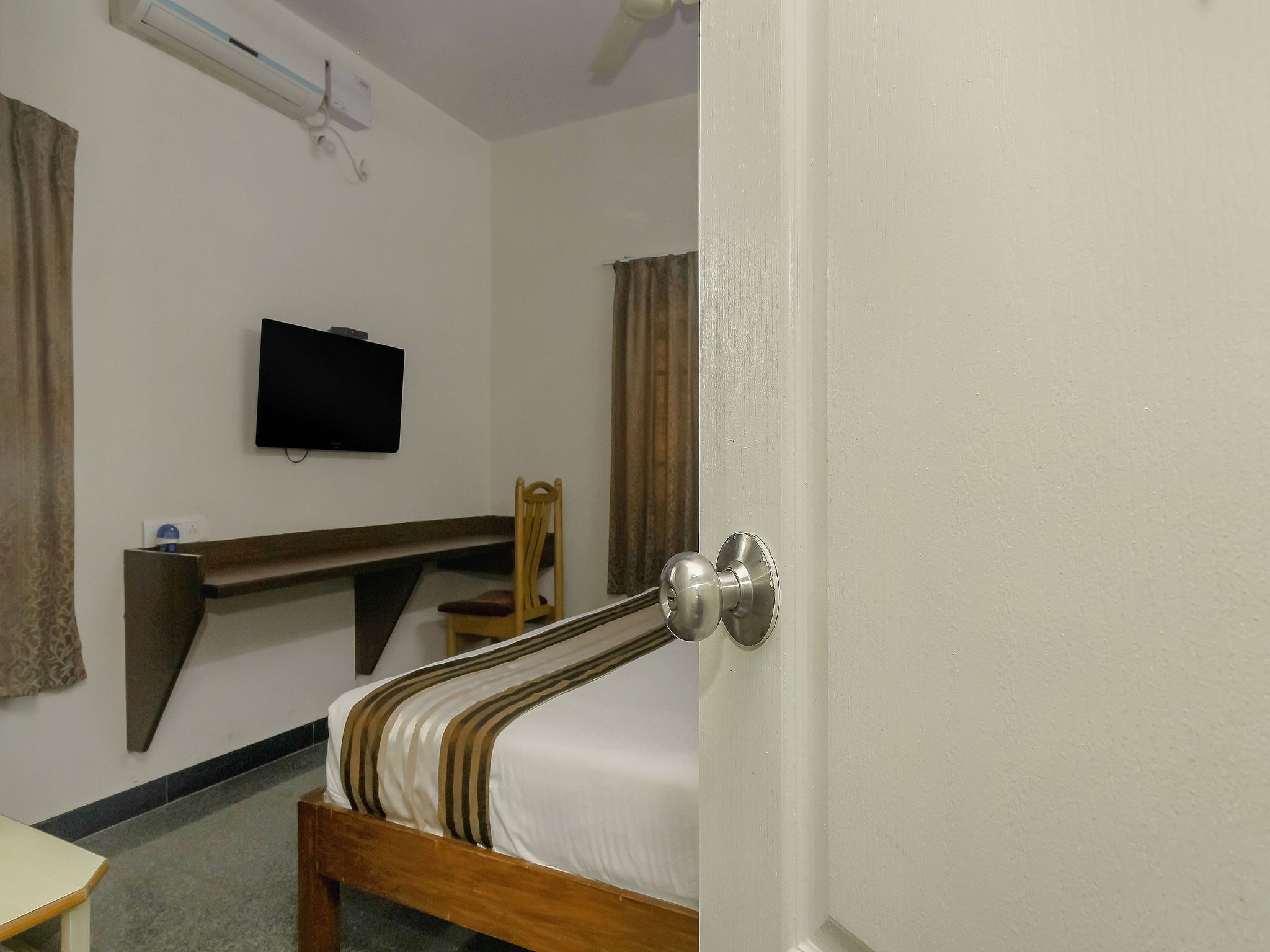 Hoppers Stop Yelahanka Deluxe Room 17