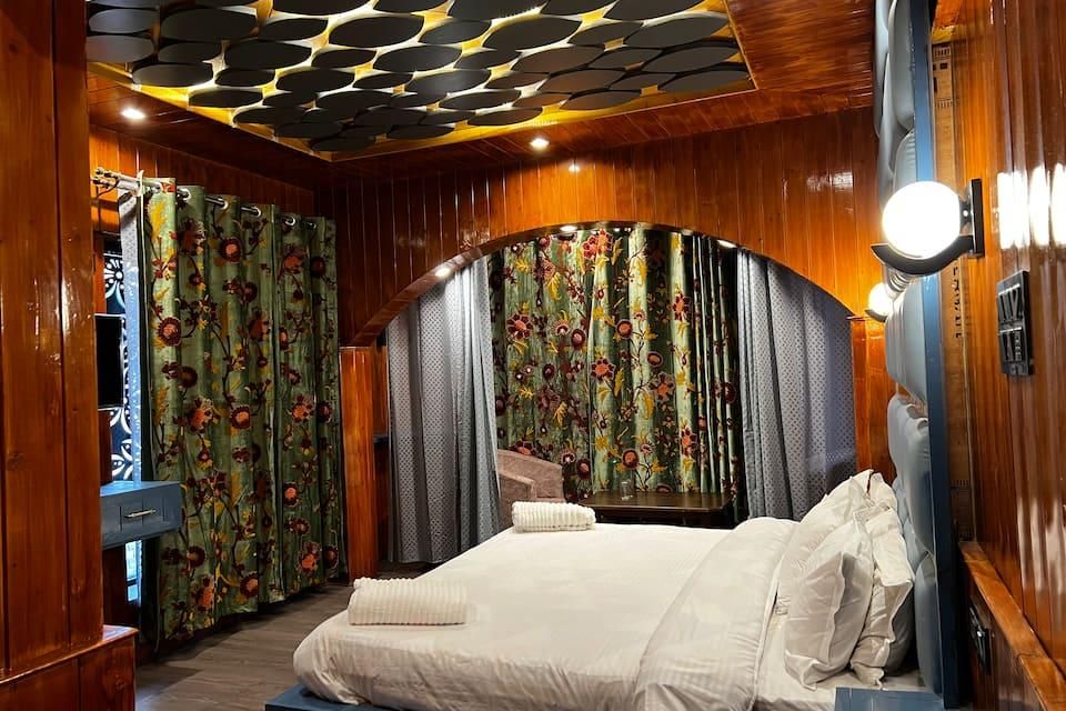 Pine View Hotel Deluxe Room 2