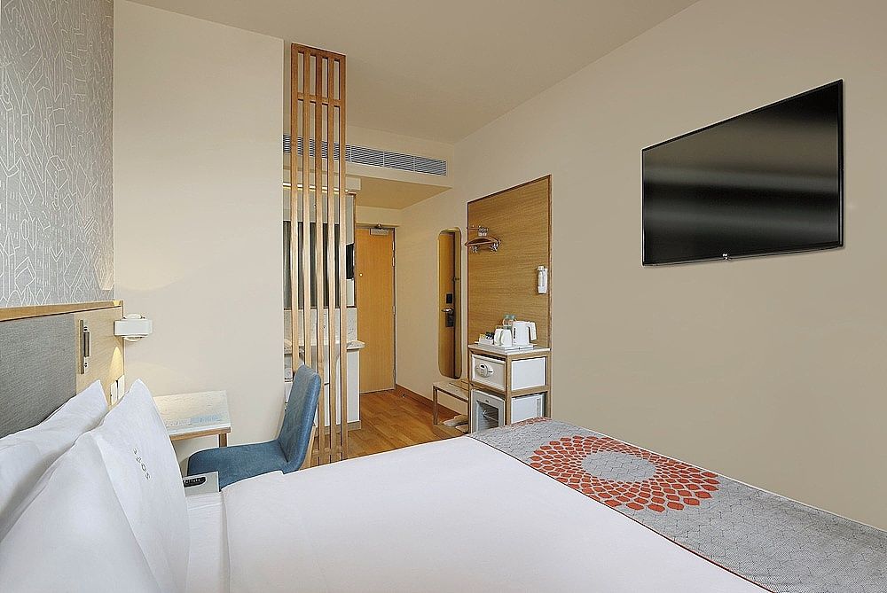 Standard Room, 1 Queen Bed