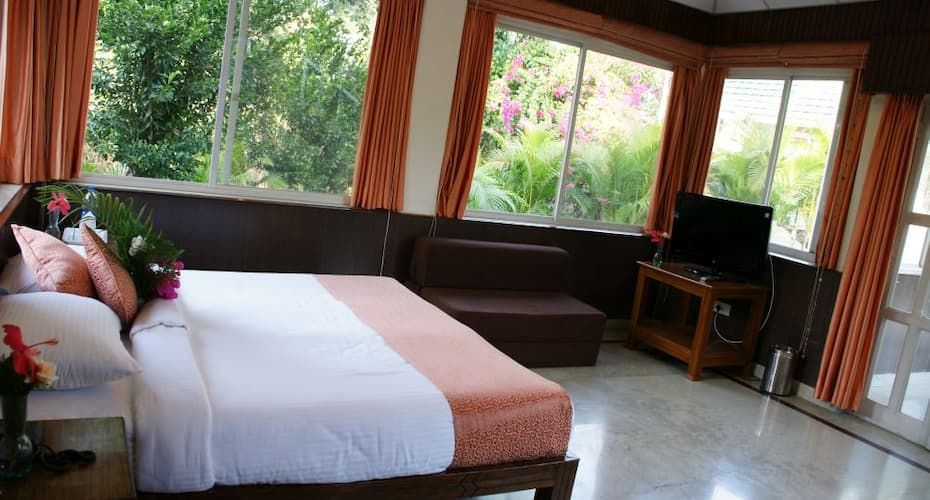 Individual Glass Cottage View