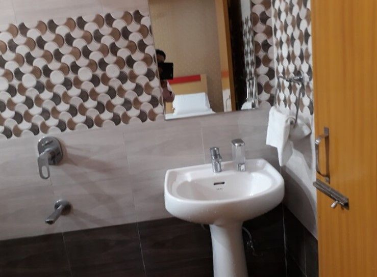 Hotel Royal Inn Cosy Non AC with free WI-FI 3