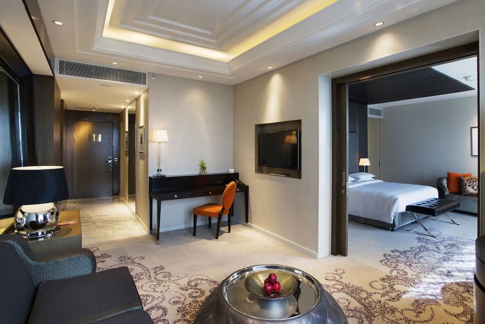 Suite, 1 King Bed (Regency)