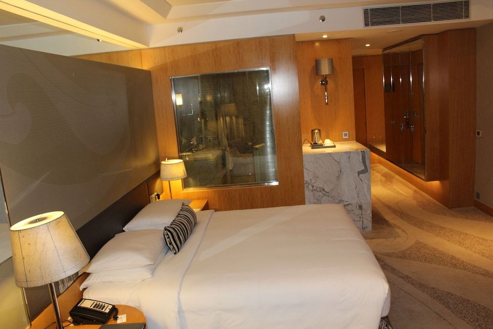 Suite, 1 King Bed (Regency)