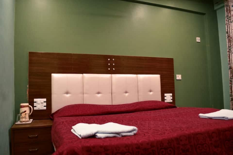 Hotel Dronagiri Deluxe Room 2