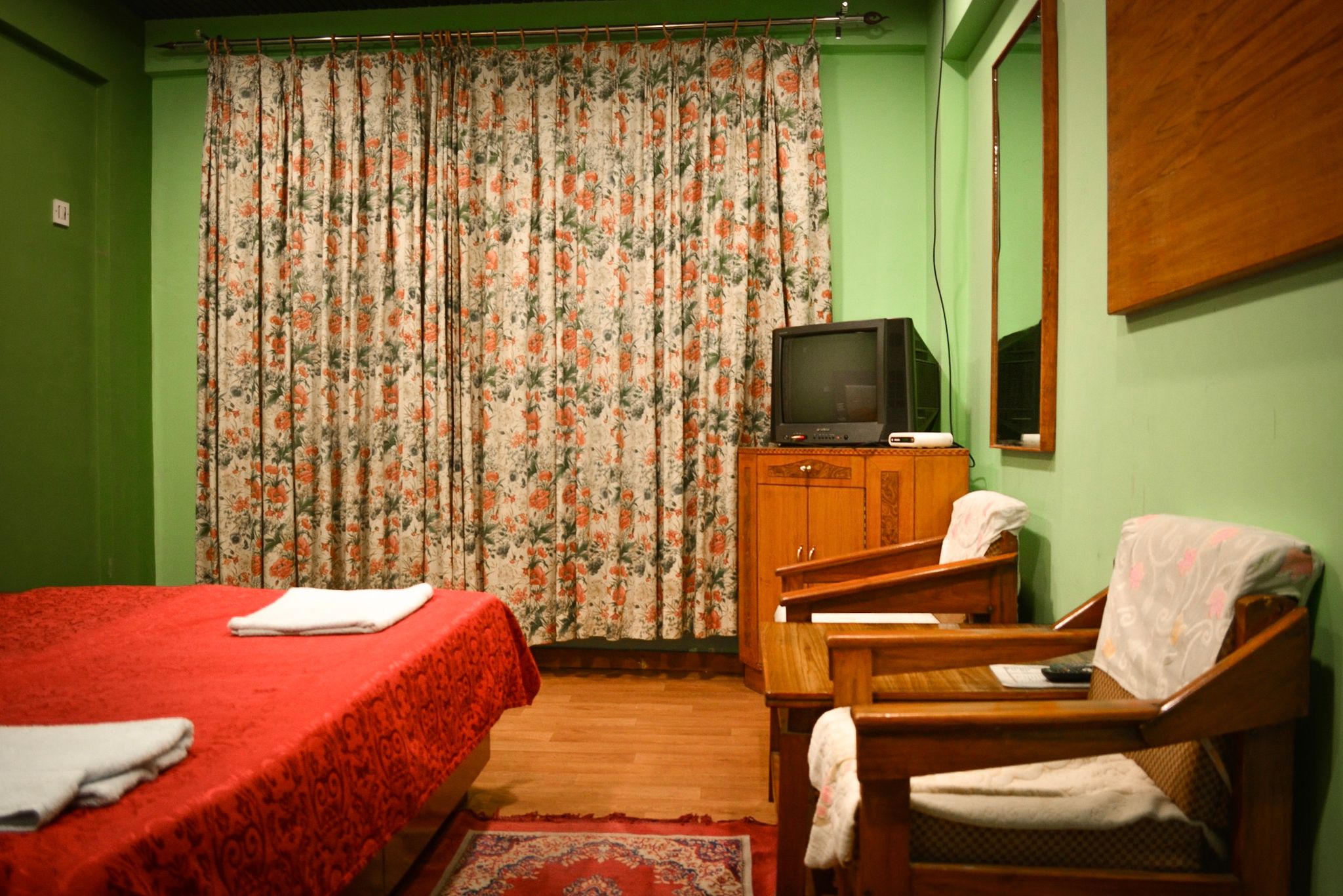 Hotel Dronagiri Deluxe Room 3